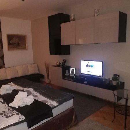 Heni Apartman Nagykanizsa Buitenkant foto