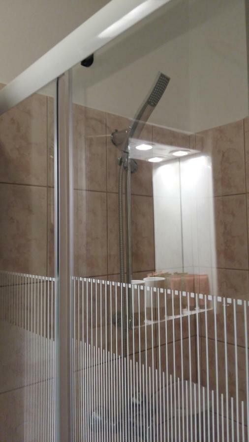 Heni Apartman Nagykanizsa Buitenkant foto