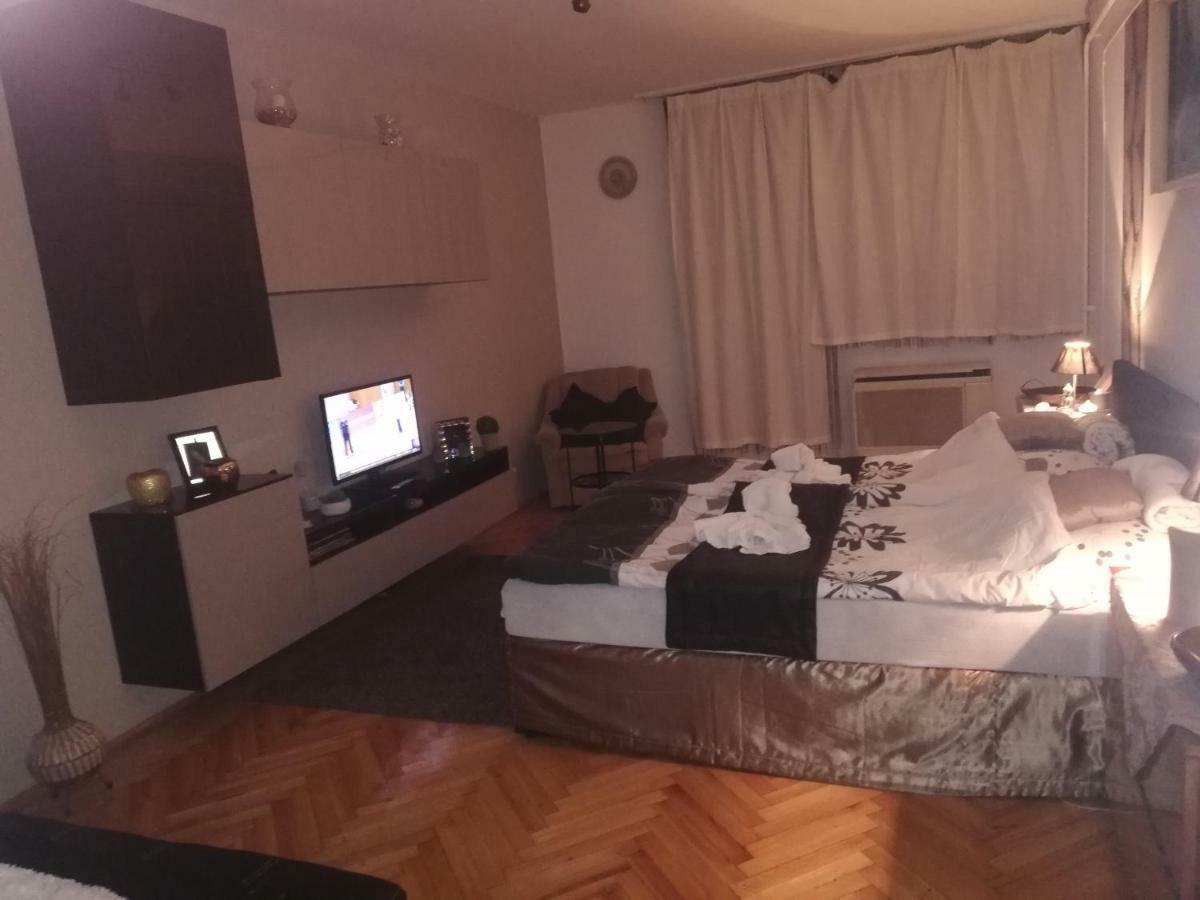 Heni Apartman Nagykanizsa Buitenkant foto