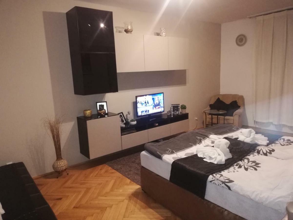 Heni Apartman Nagykanizsa Buitenkant foto